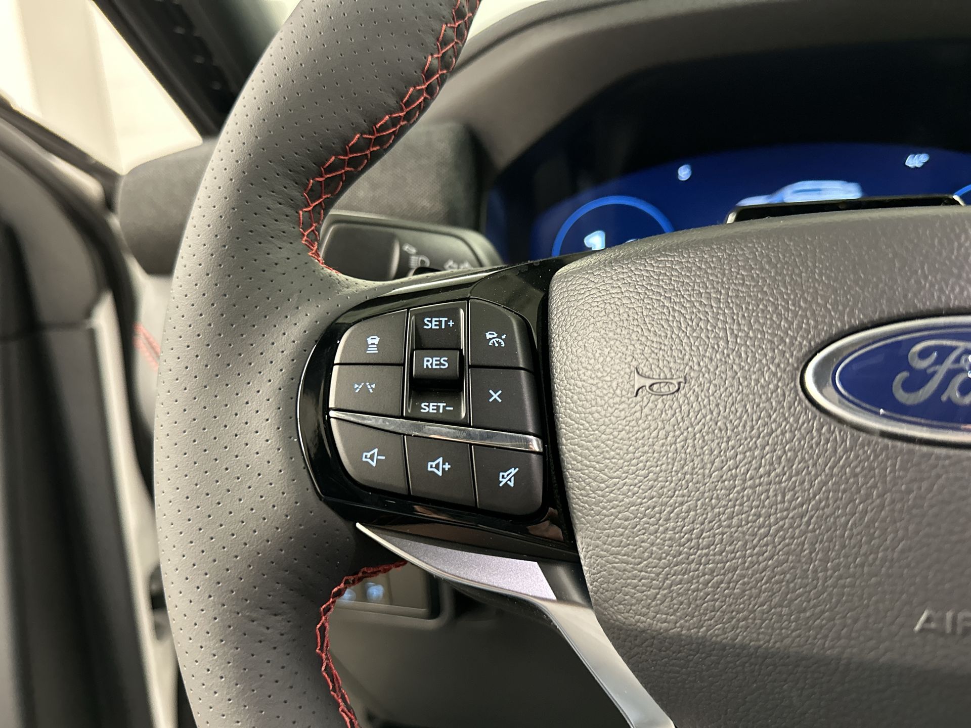 Thumbnail: 2026 Ford Explorer - 8