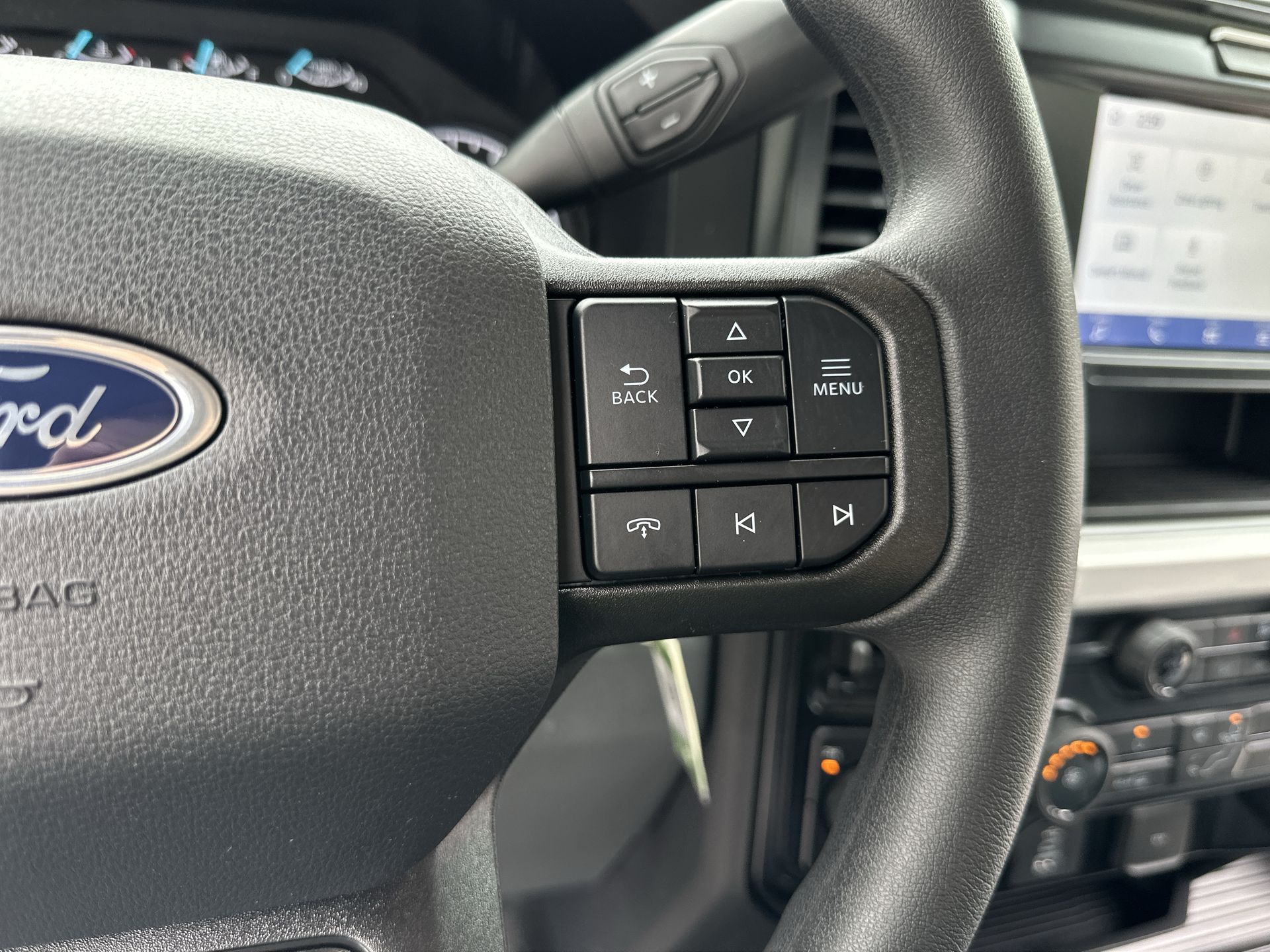 Thumbnail: 2025 Ford Econoline - 9