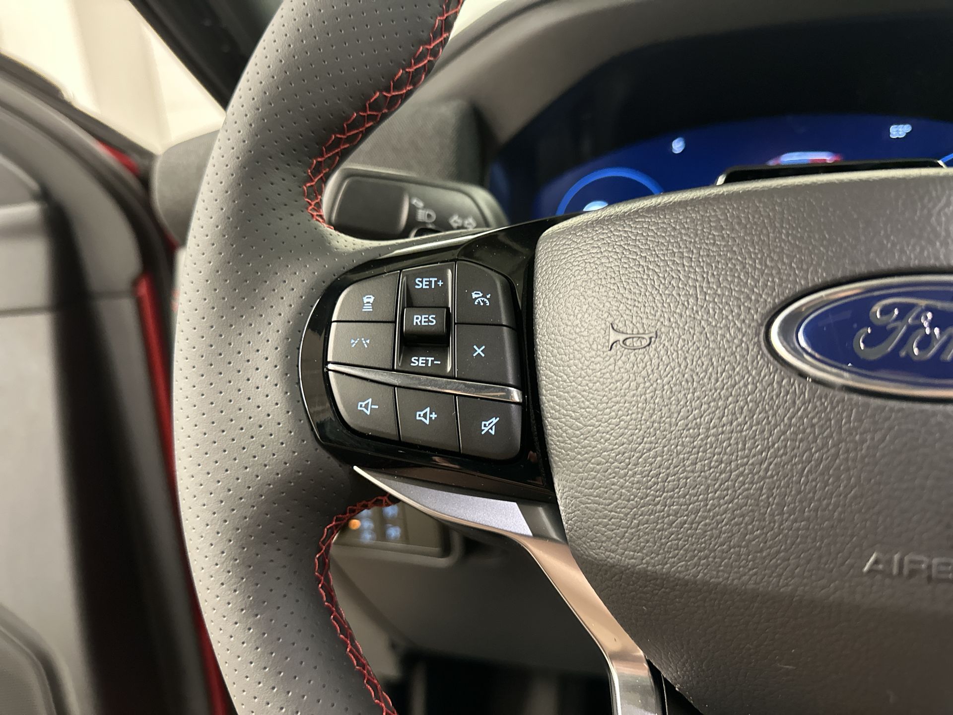 Thumbnail: 2026 Ford Explorer - 8