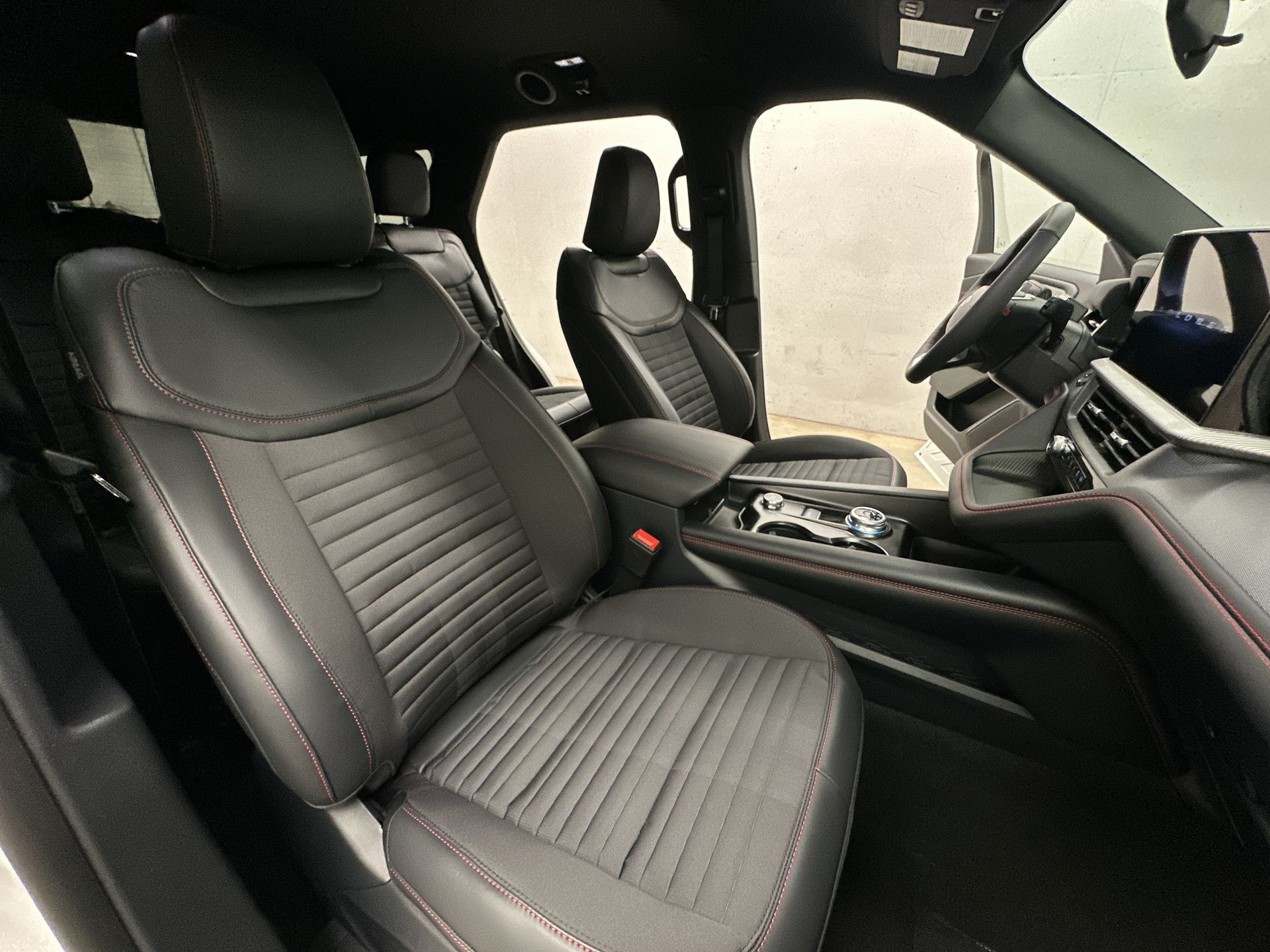 Thumbnail: 2026 Ford Explorer - 21