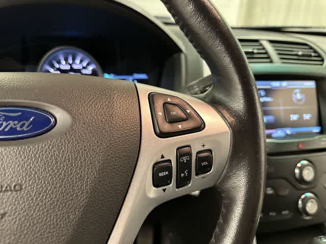 Thumbnail: 2015 Ford Explorer - 9