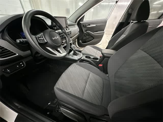 Thumbnail: 2023 Kia Seltos - 14