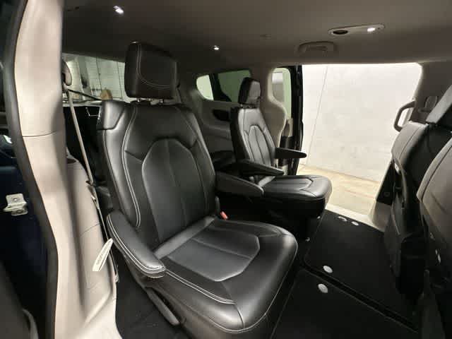 Thumbnail: 2023 Chrysler Pacifica - 23