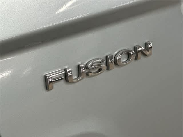 2011 Ford Fusion  24
