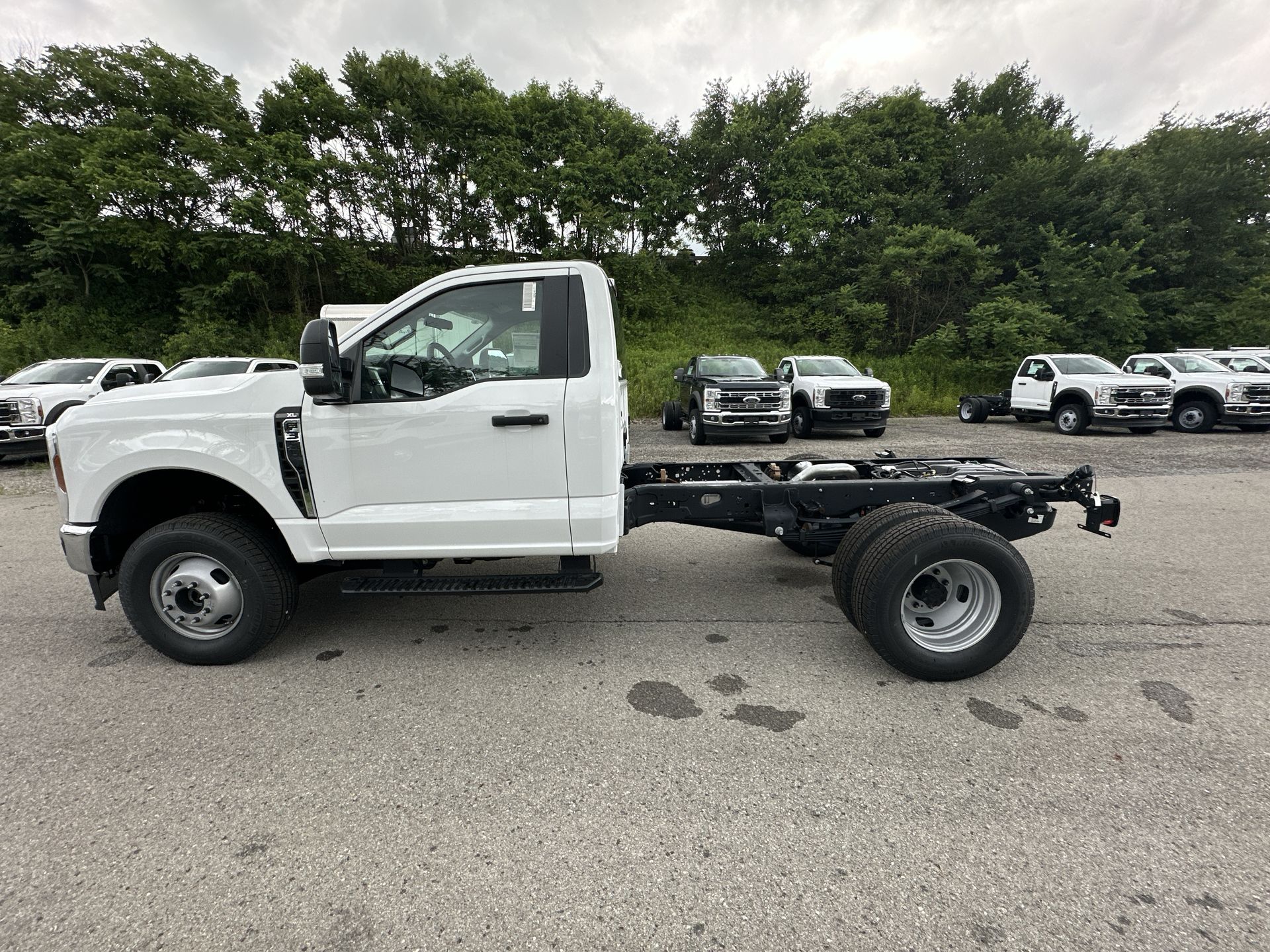 2025 Ford F-350 XL photo 2