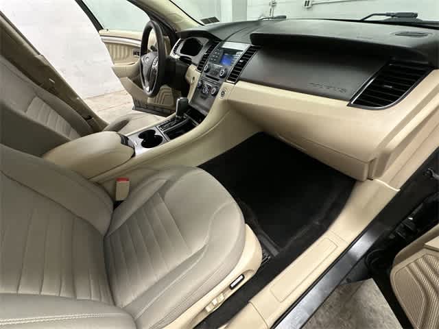 2015 Ford Taurus SE 18
