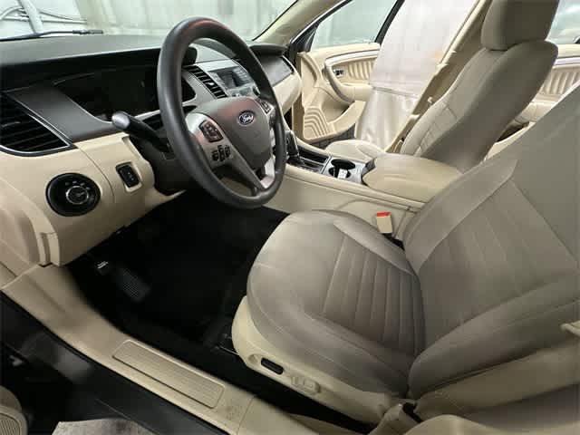 2015 Ford Taurus SE 13