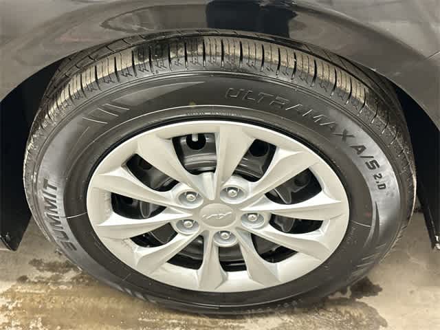 Thumbnail: 2022 Kia Forte - 5