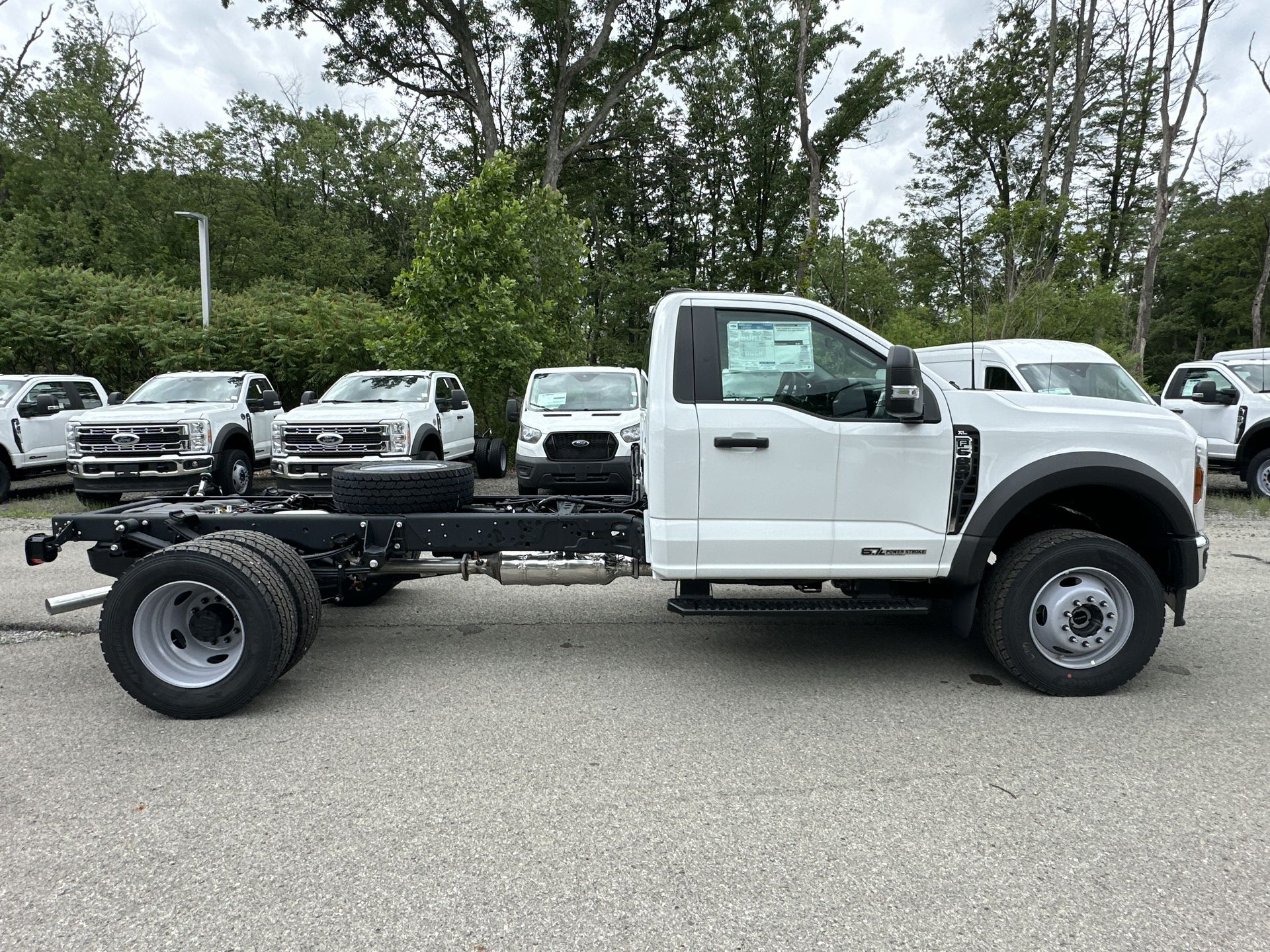 2025 Ford F-600 photo 3