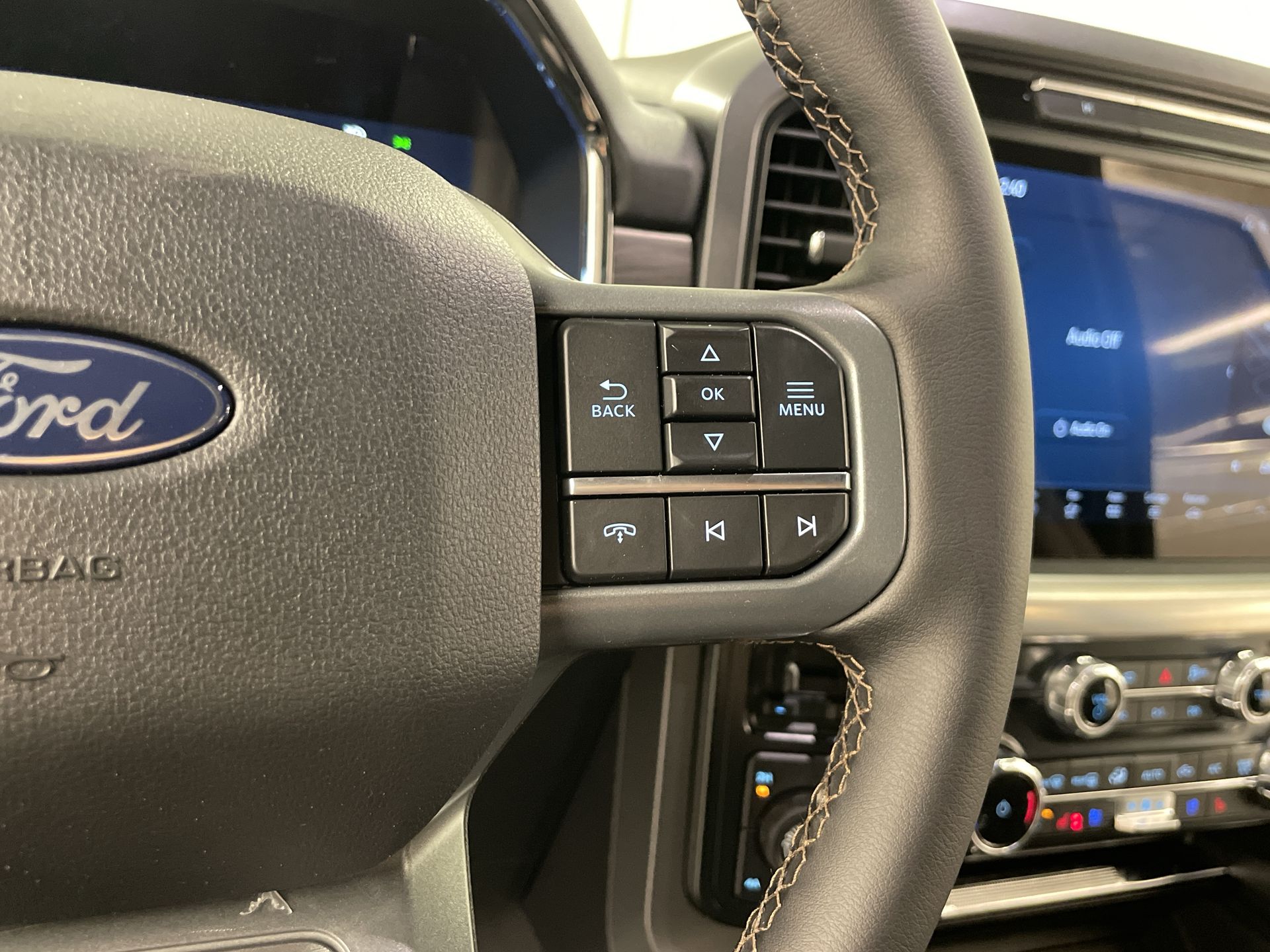 2025 Ford F-150 Lariat 10