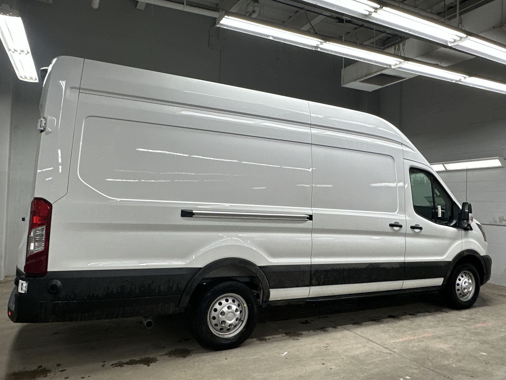 Thumbnail: 2026 Ford Transit Series - 3