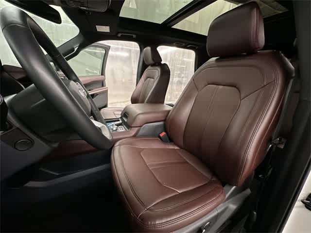 Thumbnail: 2022 Ford Expedition - 18