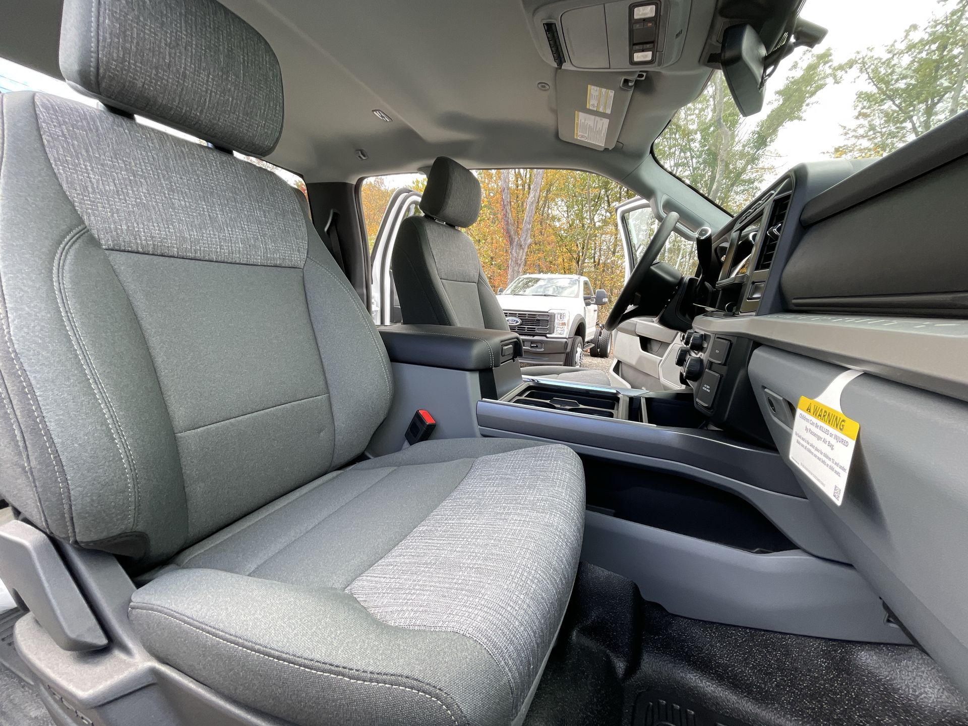 2024 Ford Econoline E-550 19