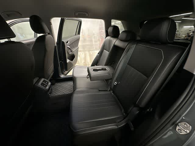 Thumbnail: 2023 Volkswagen Tiguan - 19