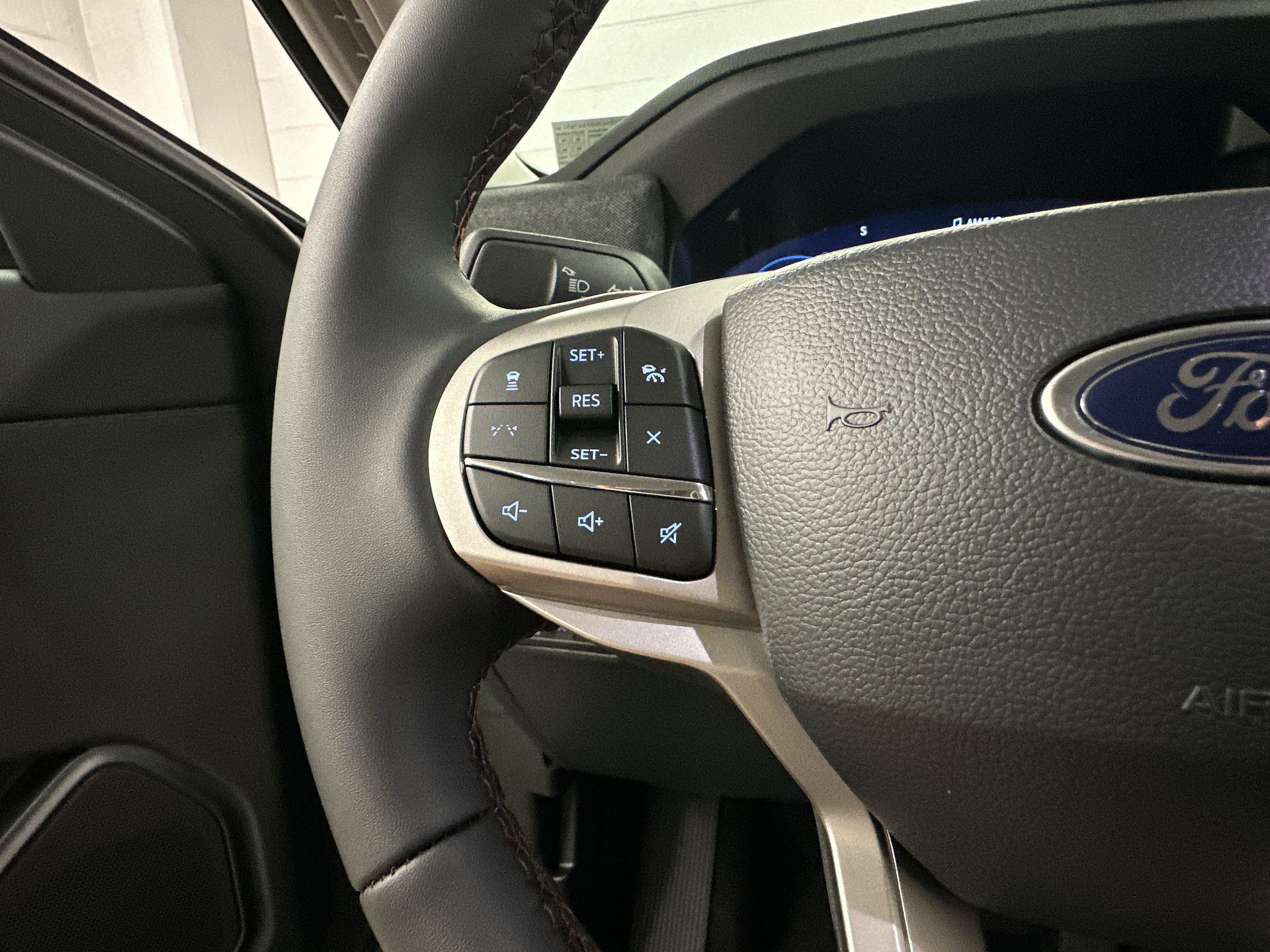 Thumbnail: 2025 Ford Explorer - 8