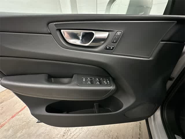 2023 Volvo XC60 B5 Plus 19