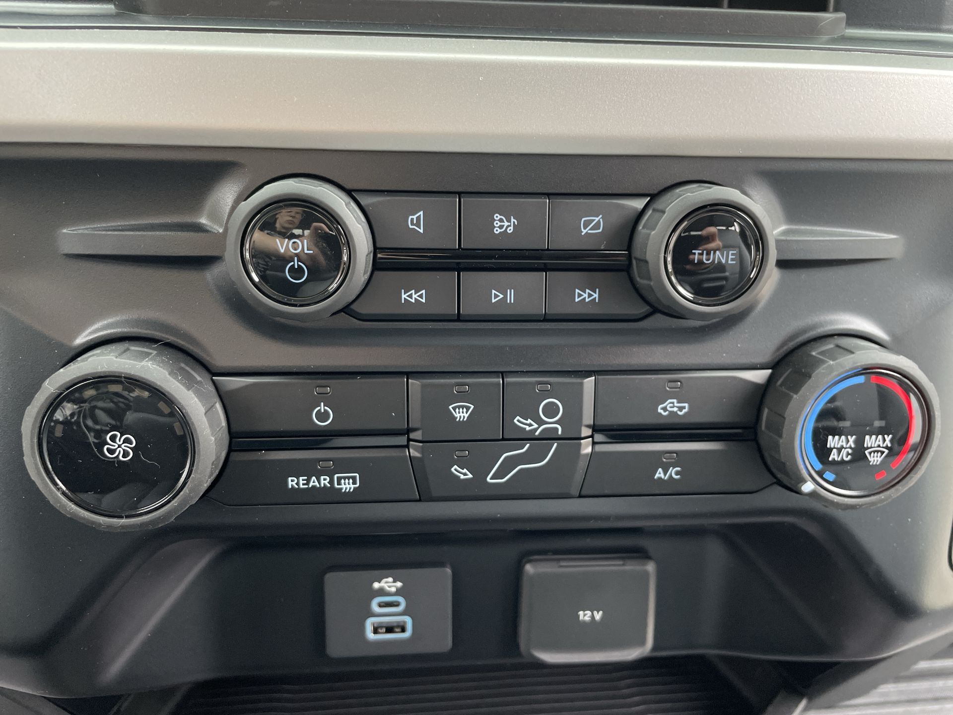 2024 Ford Econoline E-350 13