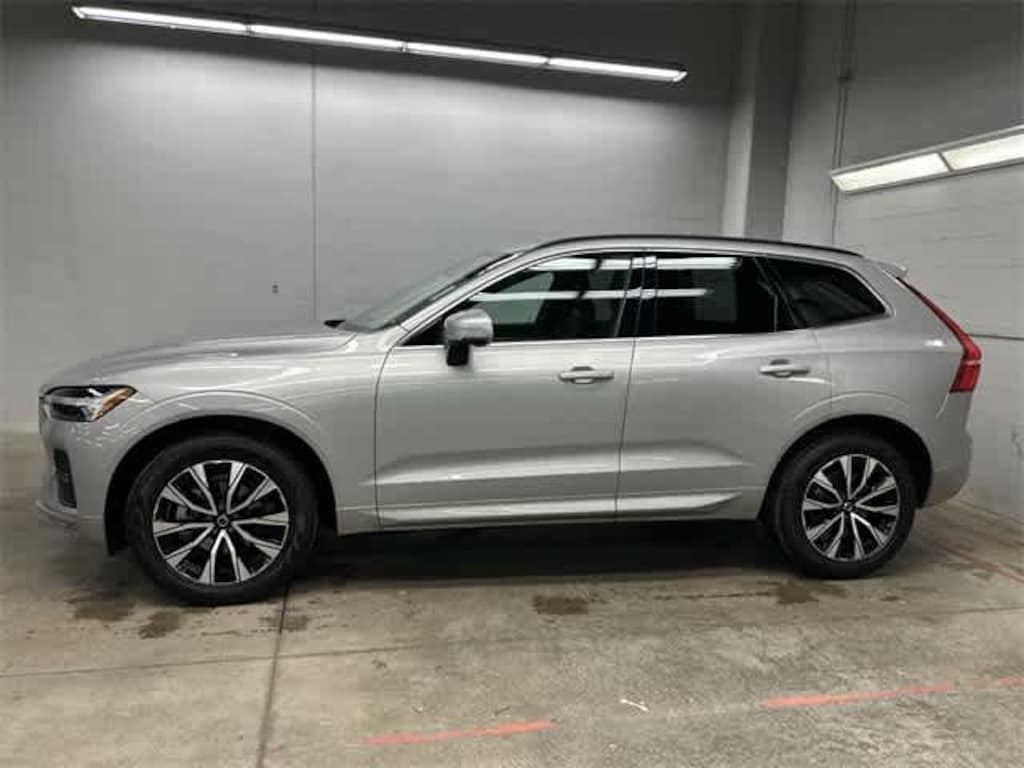 Used 2023 Volvo XC60 Core SUV