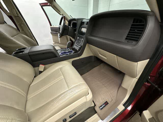 Thumbnail: 2015 Lincoln Navigator - 23