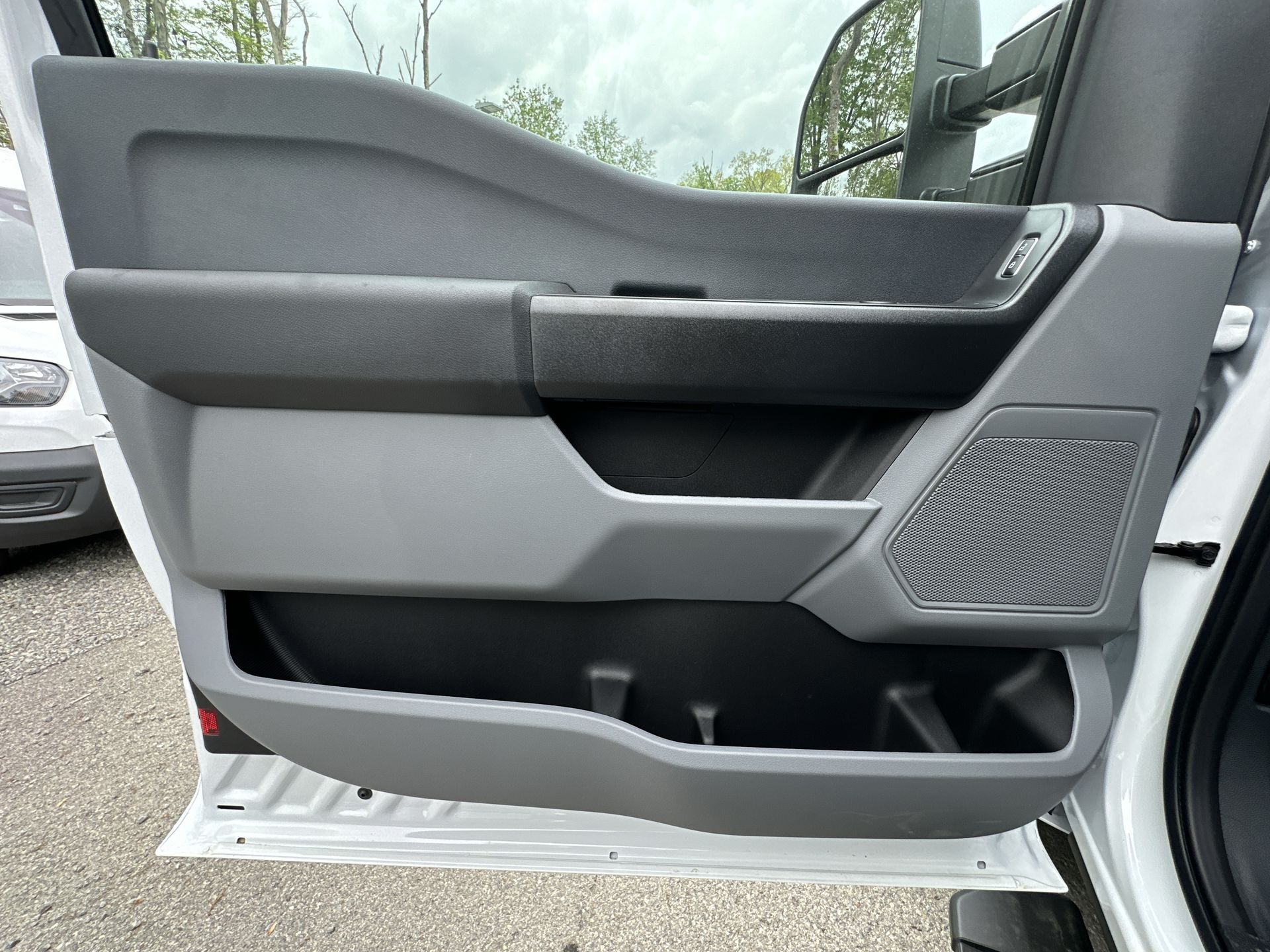 Thumbnail: 2025 Ford Econoline - 14