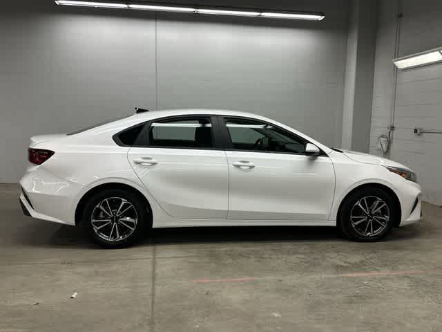 Thumbnail: 2022 Kia Forte - 3