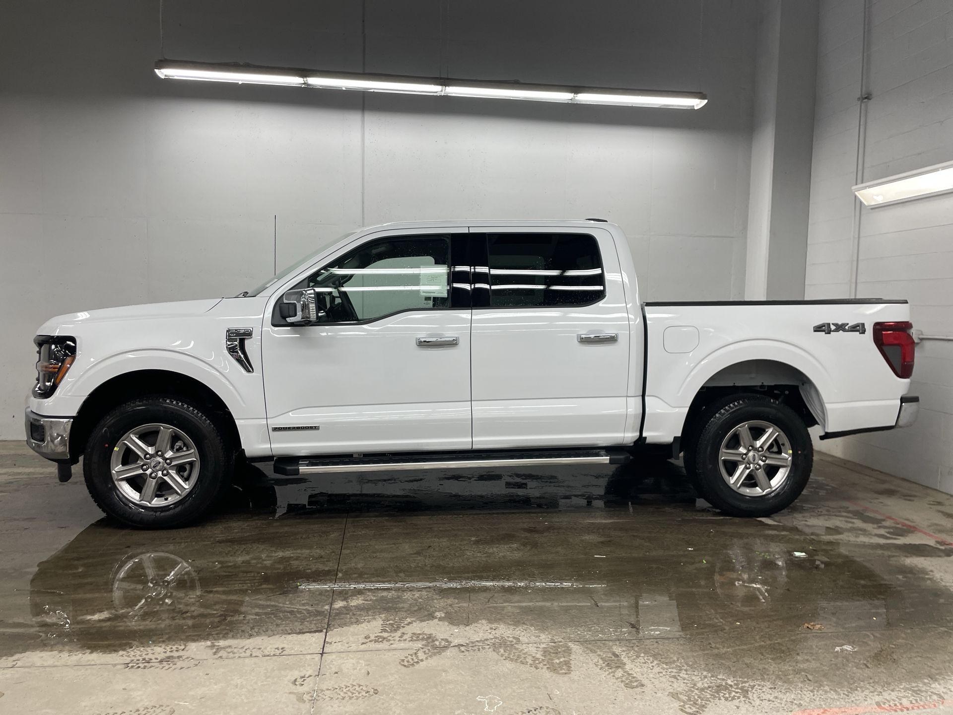 2025 Ford F-150 XLT photo 2