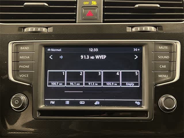 Thumbnail: 2016 Volkswagen Golf - 10