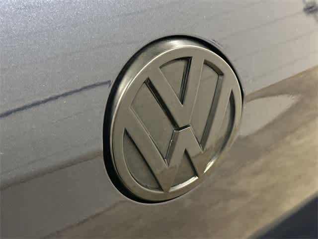 Thumbnail: 2017 Volkswagen Golf - 24