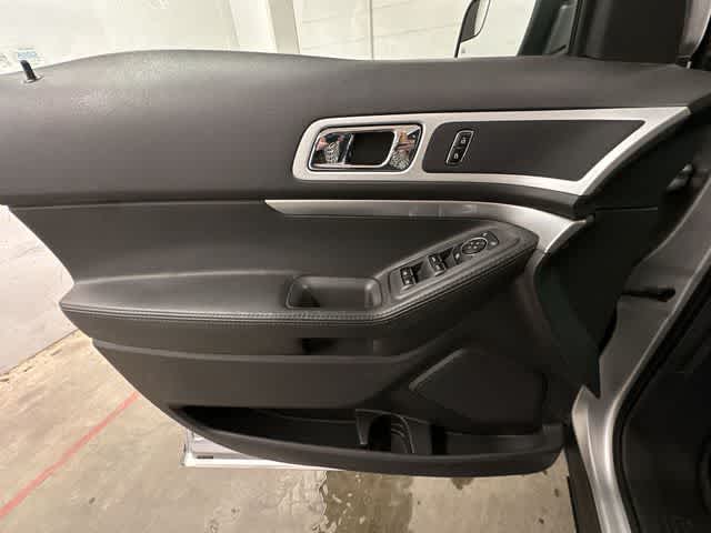 Thumbnail: 2015 Ford Explorer - 16