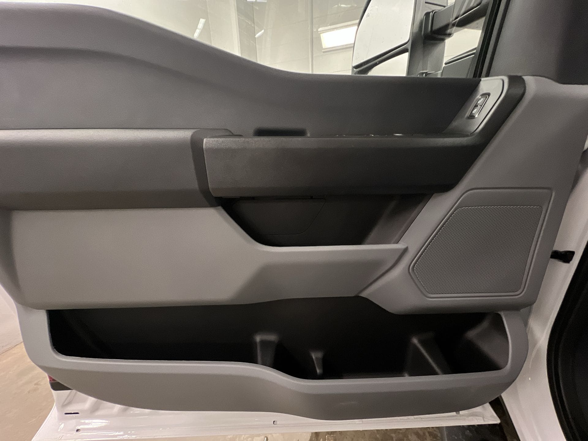 Thumbnail: 2025 Ford Econoline - 16