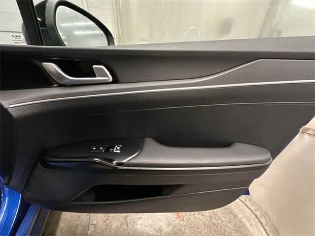 Thumbnail: 2023 Kia K5 - 24