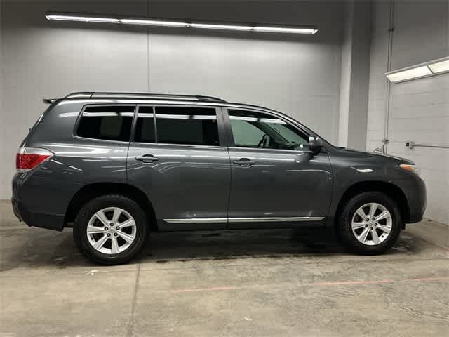 Thumbnail: 2013 Toyota Highlander - 3