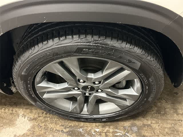 Thumbnail: 2023 Kia Seltos - 5