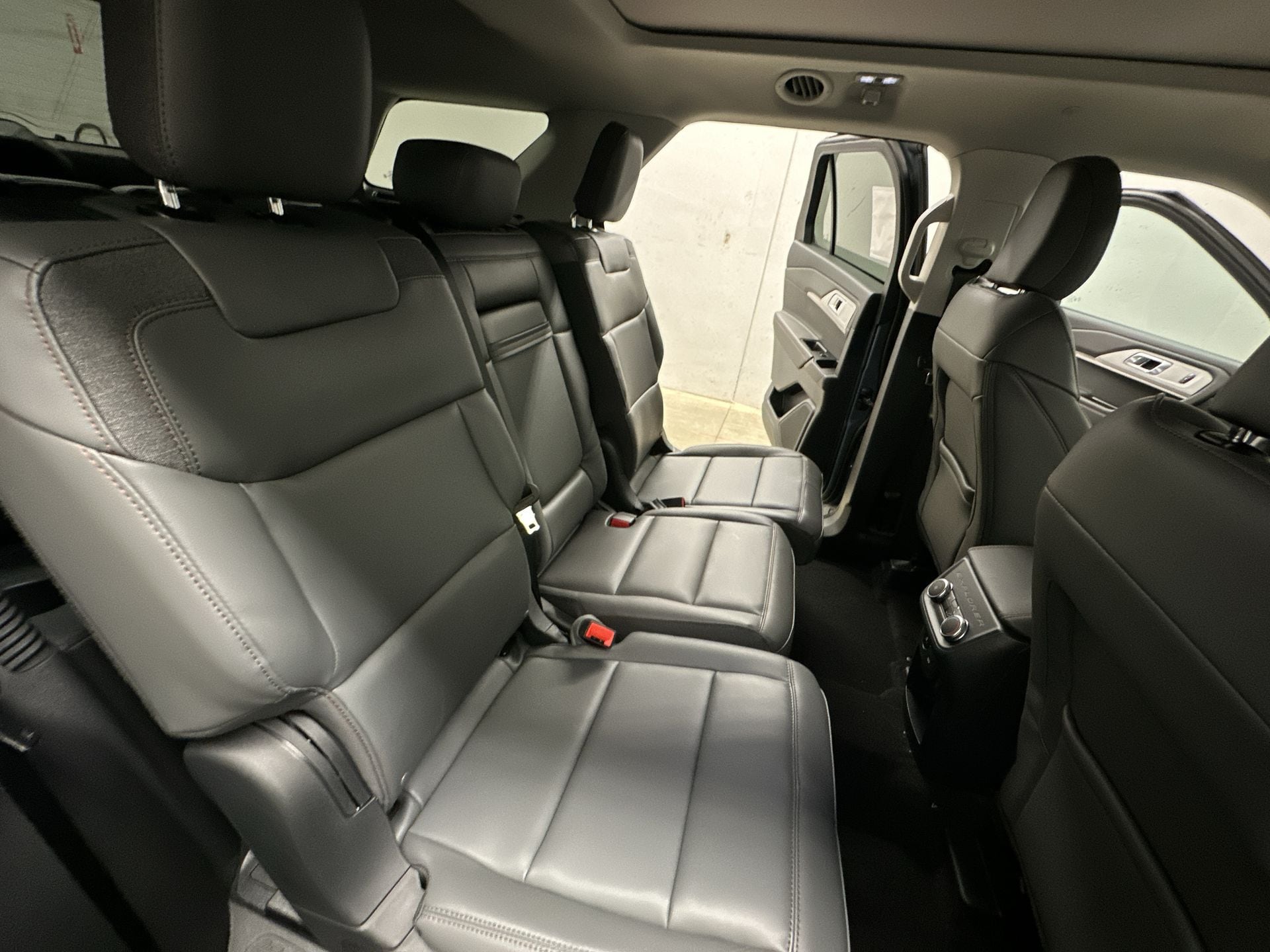 Thumbnail: 2025 Ford Explorer - 25