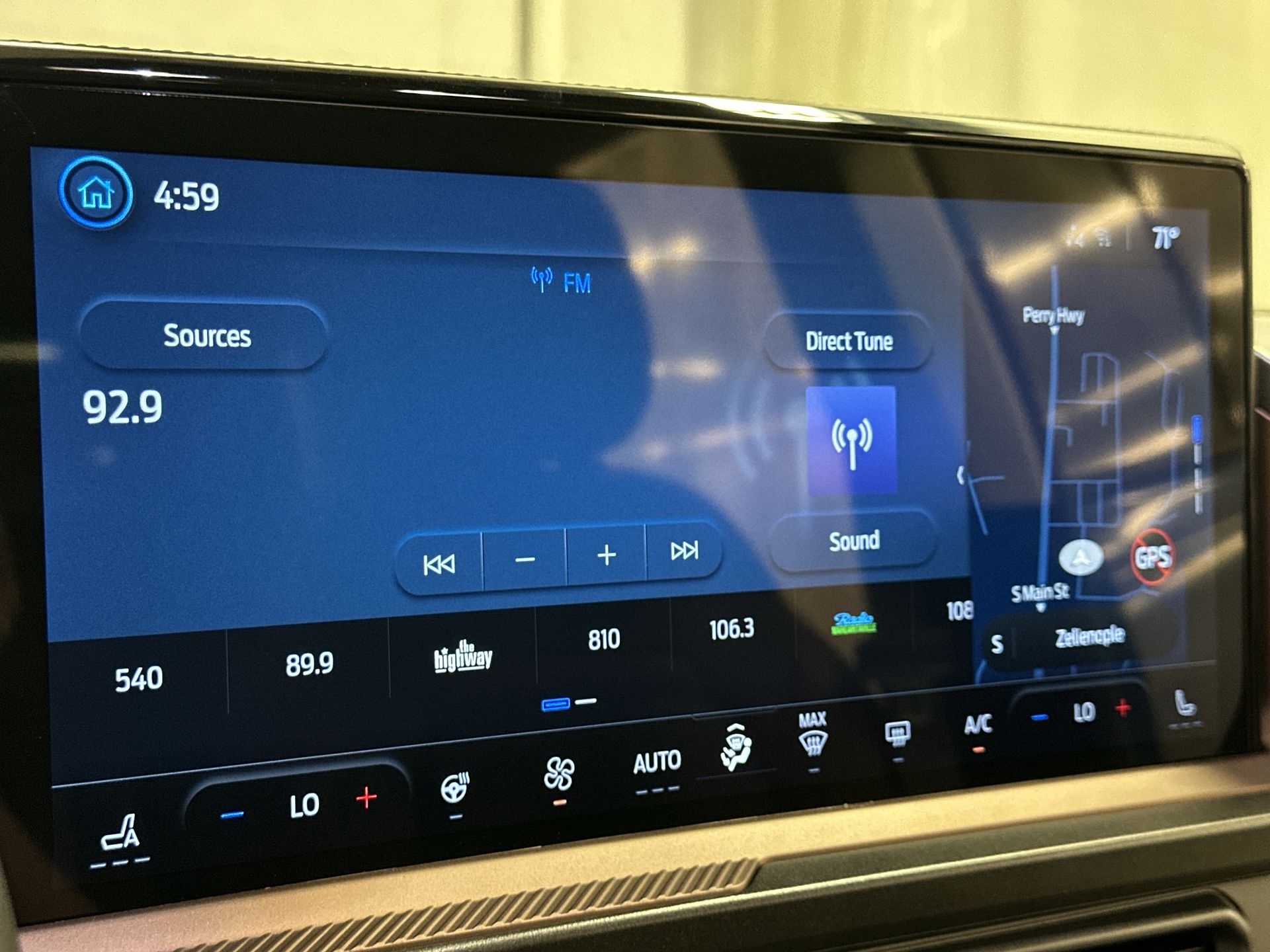 Thumbnail: 2025 Ford Bronco Sport - 12