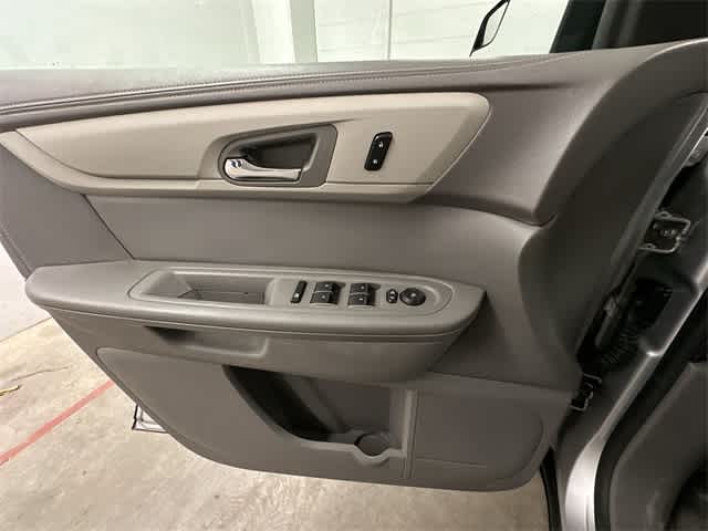 Thumbnail: 2014 Chevrolet Traverse - 15