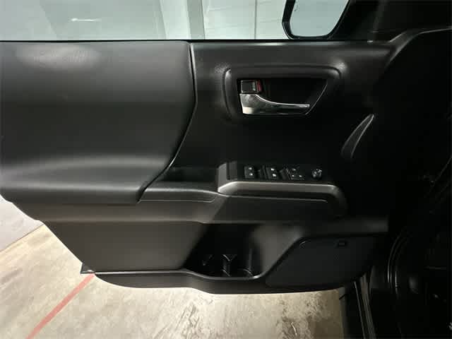 Thumbnail: 2020 Toyota Tacoma - 18