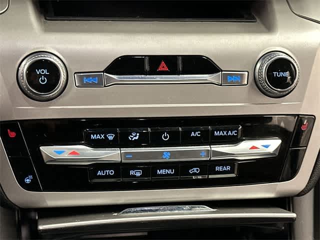 Thumbnail: 2020 Ford Explorer - 14