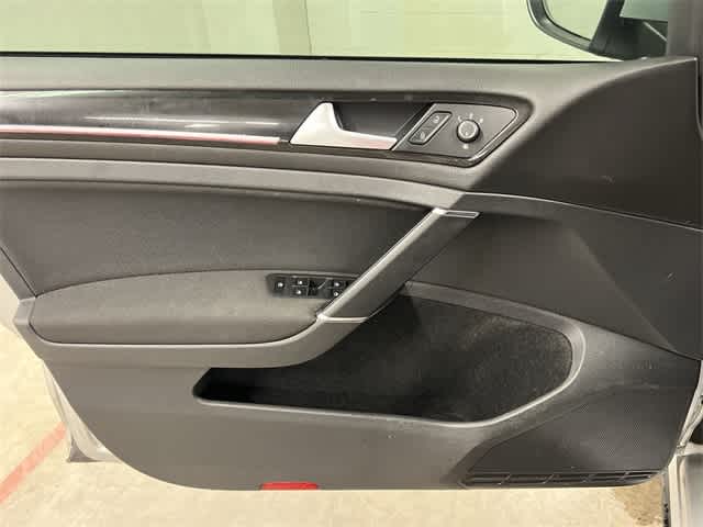 Thumbnail: 2016 Volkswagen Golf - 14