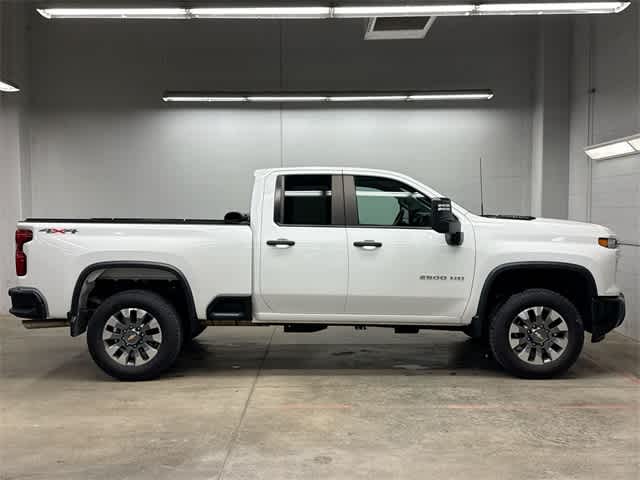 2024 Chevrolet Silverado 2500HD Custom photo 3