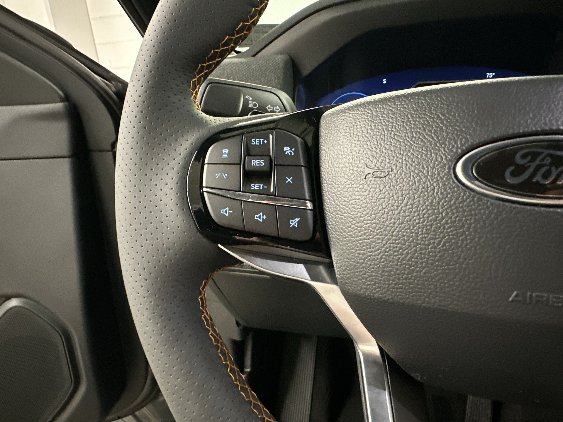 Thumbnail: 2026 Ford Explorer - 8