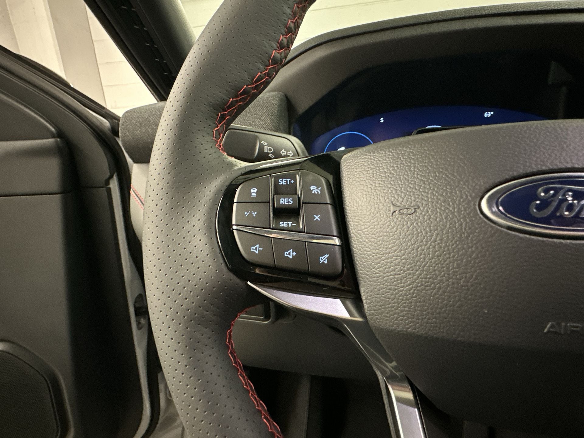 Thumbnail: 2026 Ford Explorer - 8