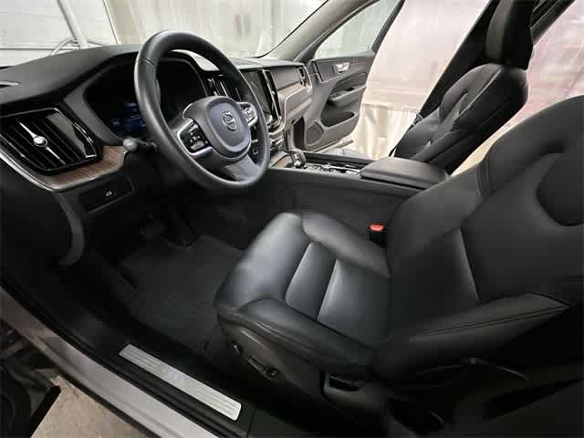 2023 Volvo XC60 B5 Plus 17