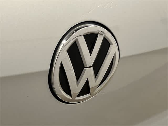 Thumbnail: 2016 Volkswagen Golf - 16