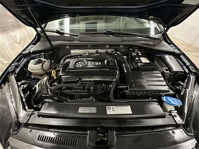 Thumbnail: 2017 Volkswagen Golf - 23