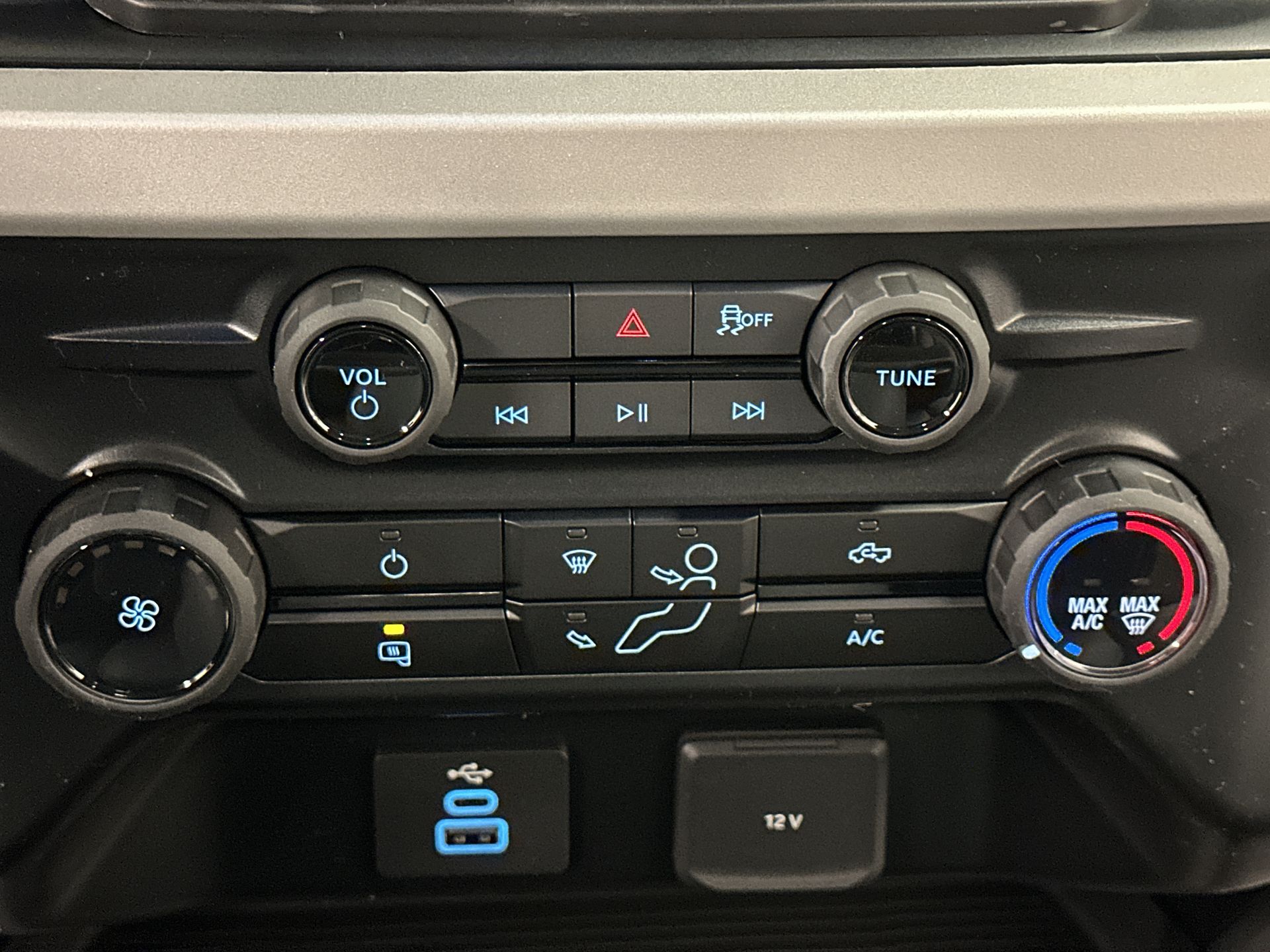 Thumbnail: 2026 Ford Econoline - 13