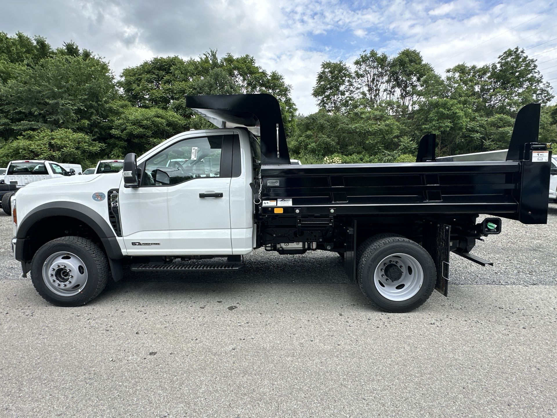 2025 Ford F-550 photo 2