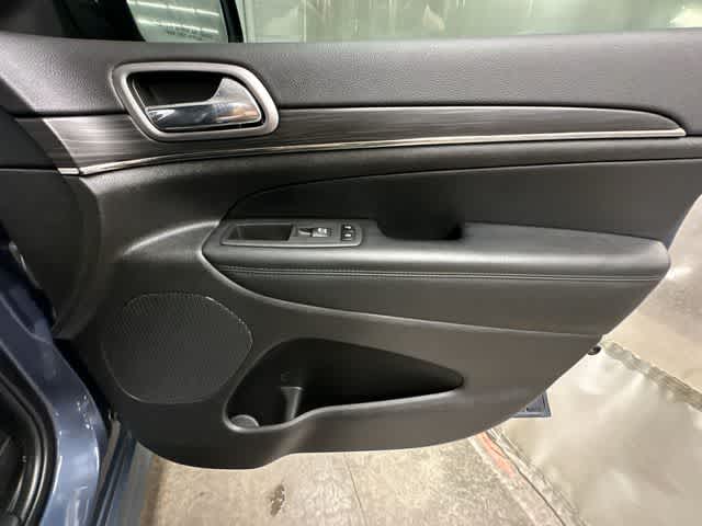 Thumbnail: 2021 Jeep Grand Cherokee - 24