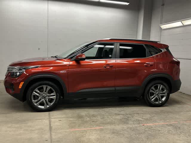 Used 2021 Kia Seltos S with VIN KNDEUCAA0M7165045 for sale in Zelienople, PA
