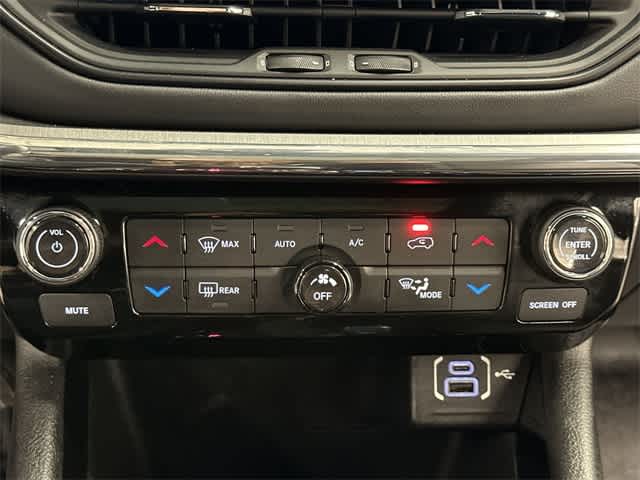 Thumbnail: 2022 Jeep Compass - 16